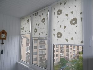 Установка рулонных штор на пластиковые окна в Сестрорецке